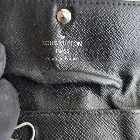LV Graphite Key Holder (Louis Vuitton) - Picture 7 of 11